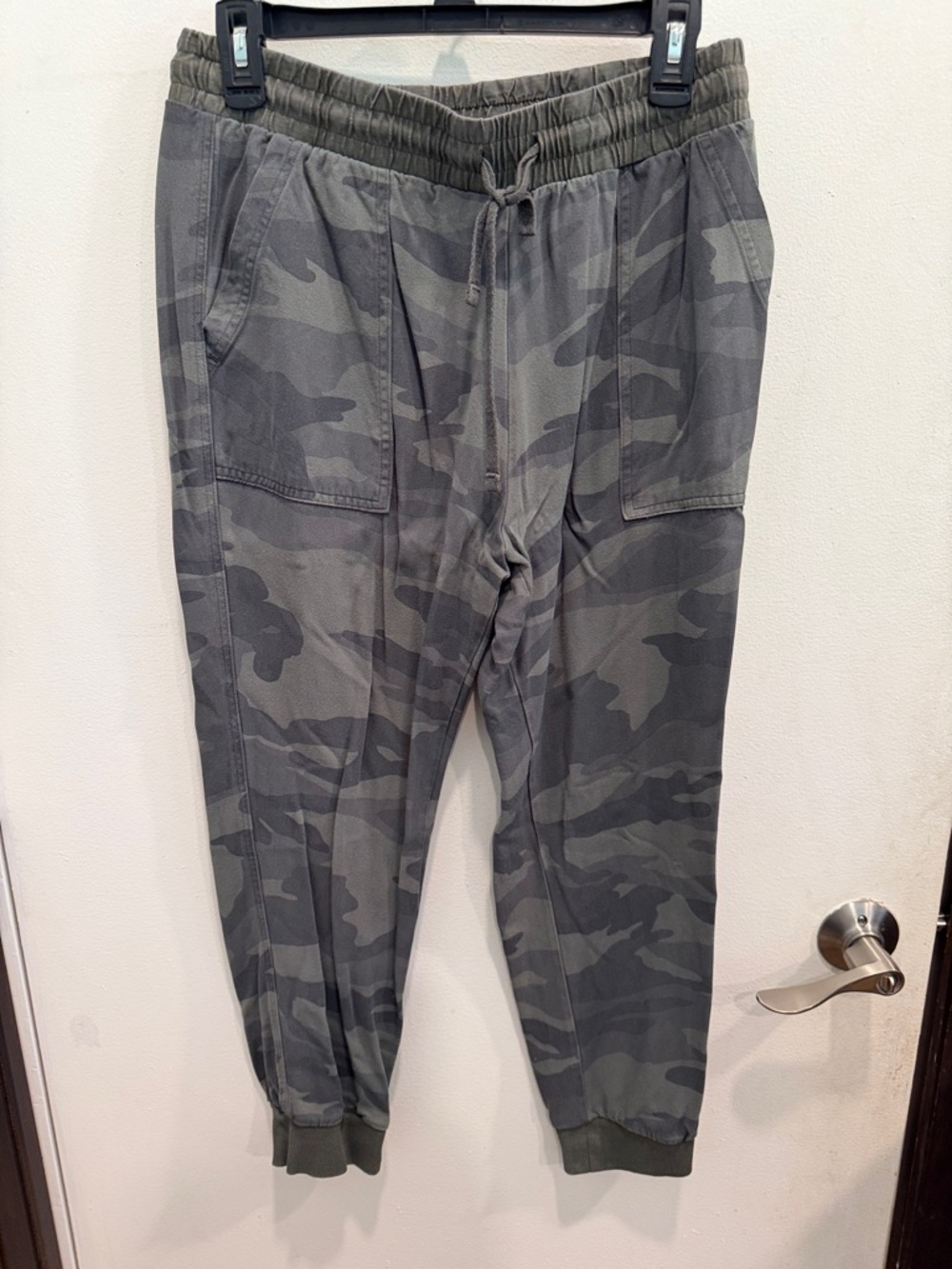 Splendid Olive Gray Camouflage Cropped Joggers